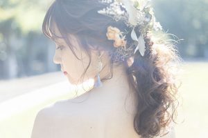 お呼ばれした結婚式で身につけるネックレスのマナーと選び方のポイント Wanpimagazine