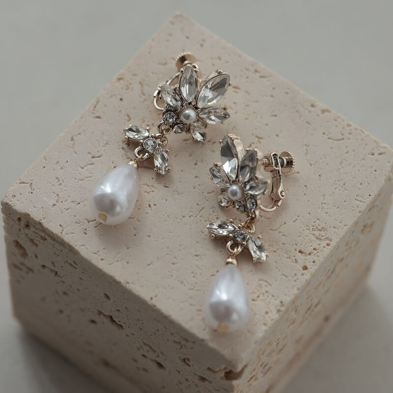 ゴールドビジューのしずくパールイヤリング