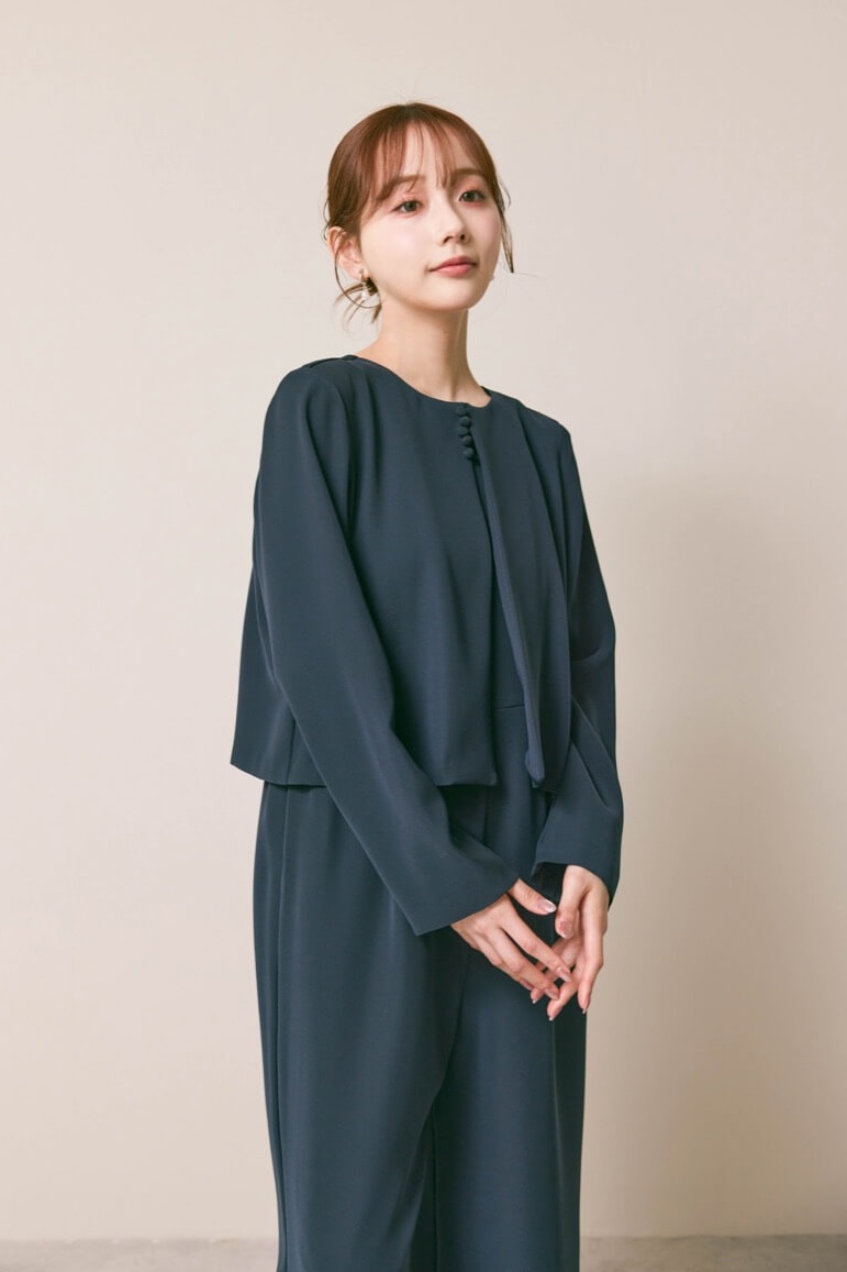 ネイビーのバックタックジャケットセットオールインワン