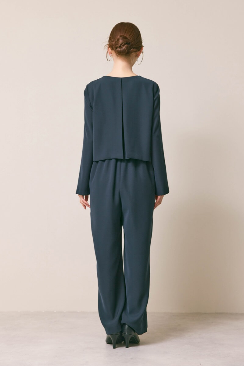 ネイビーのバックタックジャケットセットオールインワン