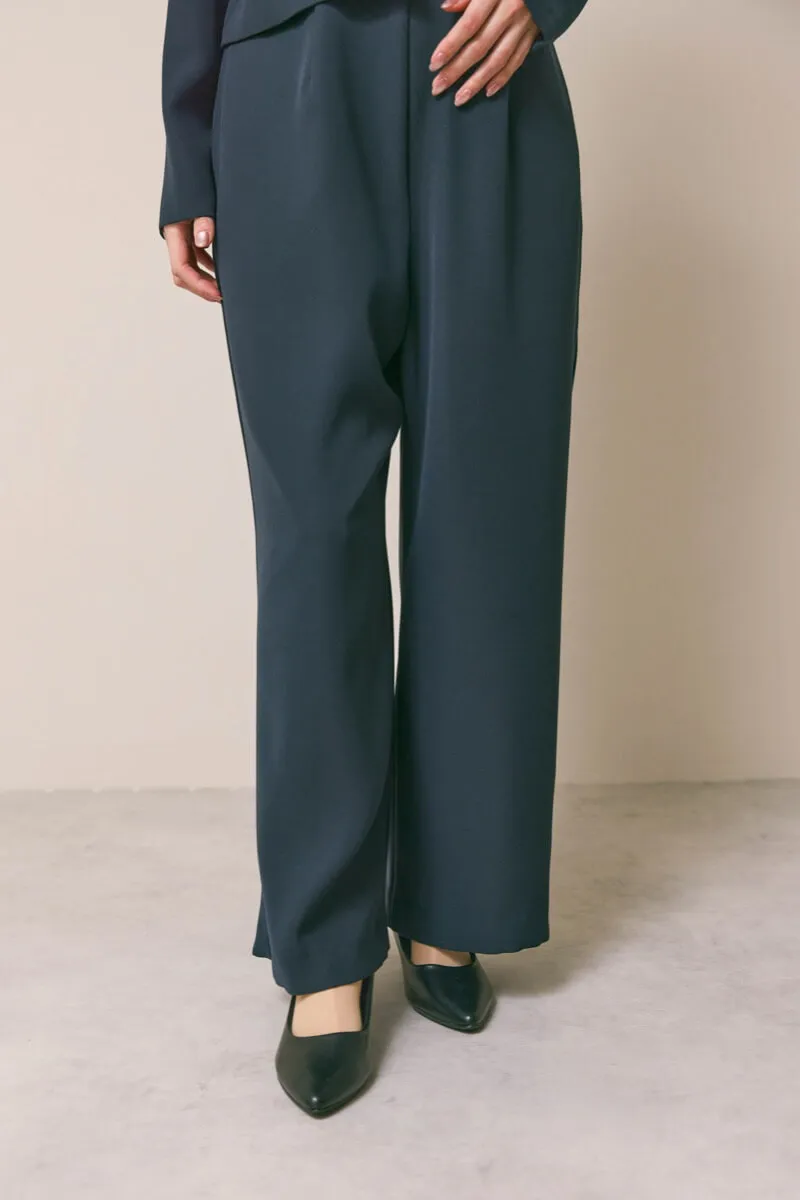 ネイビーのバックタックジャケットセットオールインワン