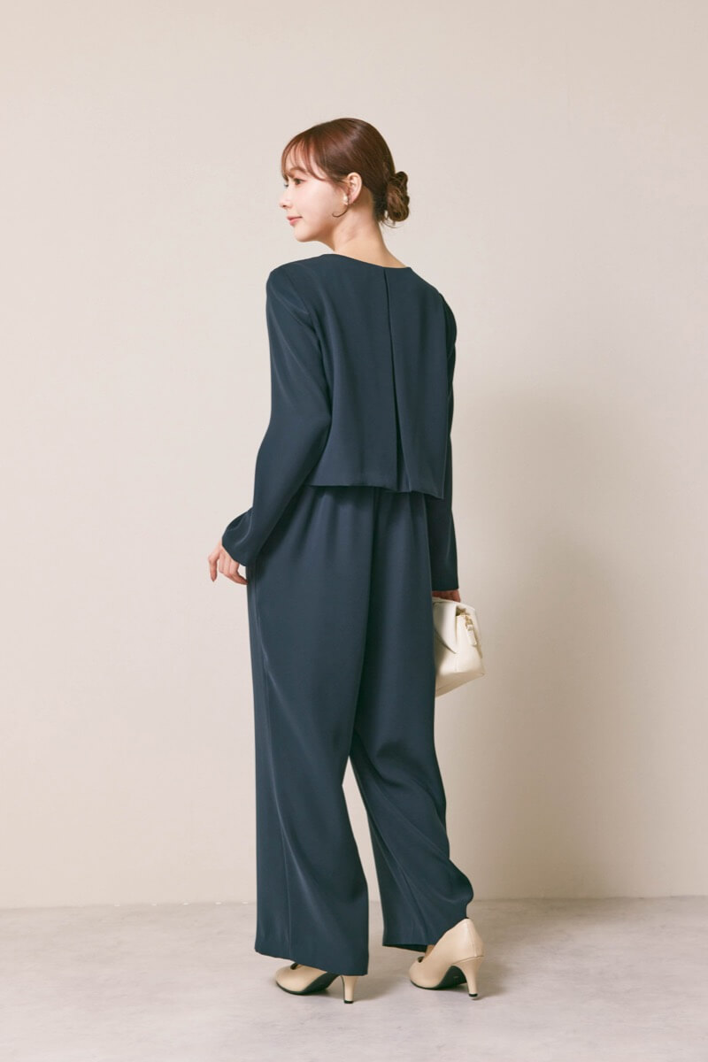 ネイビーのバックタックジャケットセットオールインワン