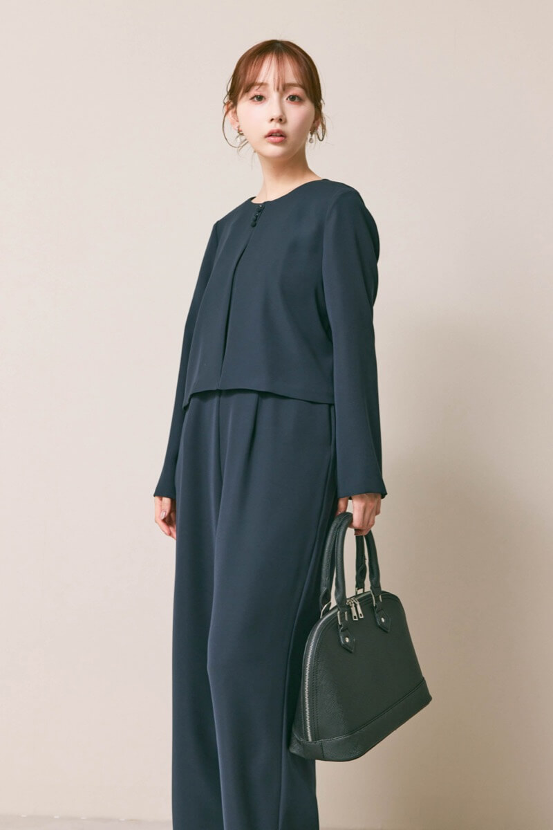 ネイビーのバックタックジャケットセットオールインワン