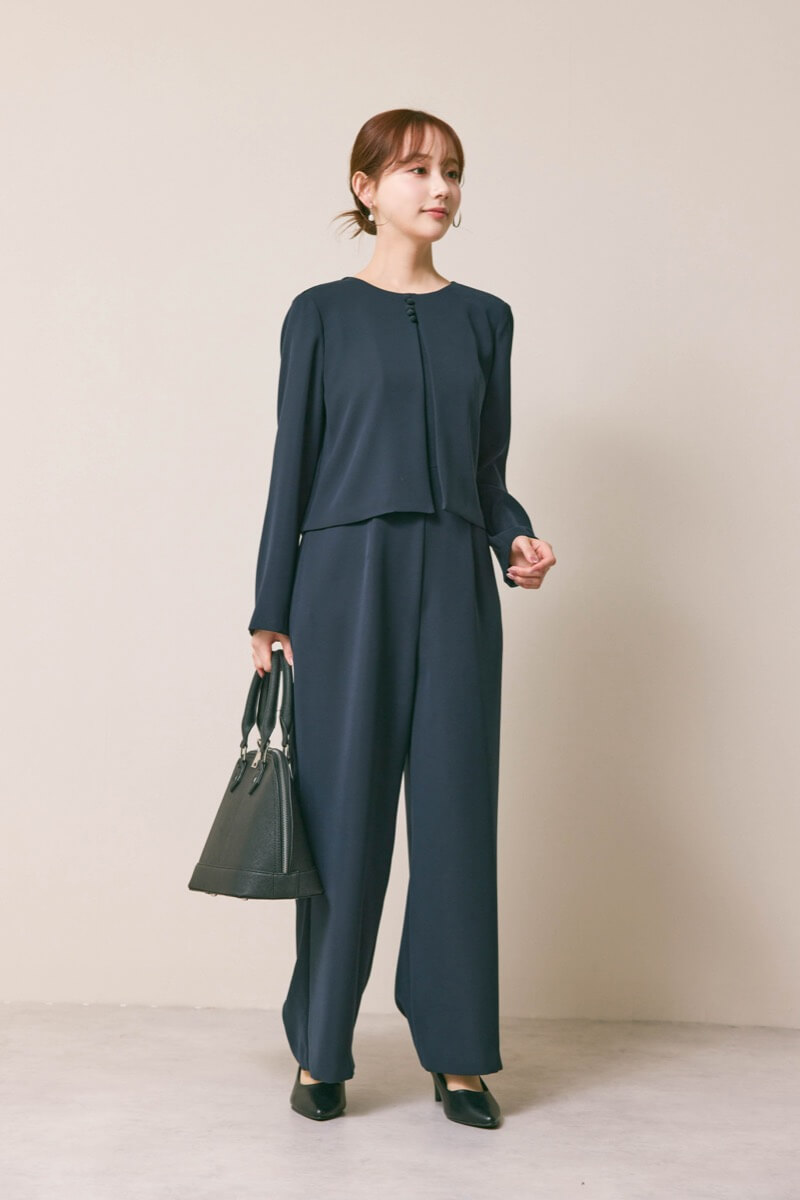 ネイビーのバックタックジャケットセットオールインワン