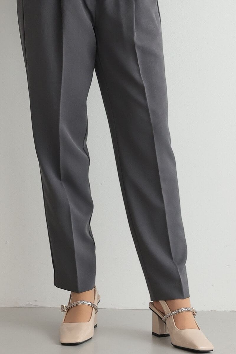 チャコールグレーのサイドフレアセレモニースーツセット