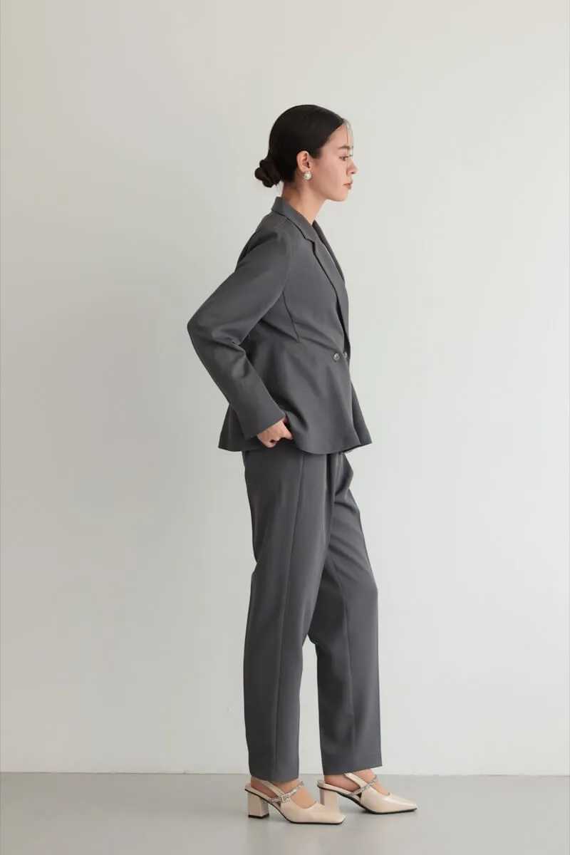 チャコールグレーのサイドフレアセレモニースーツセット