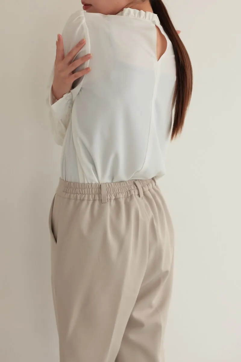 ベージュのクルーネックジレセレモニーセット