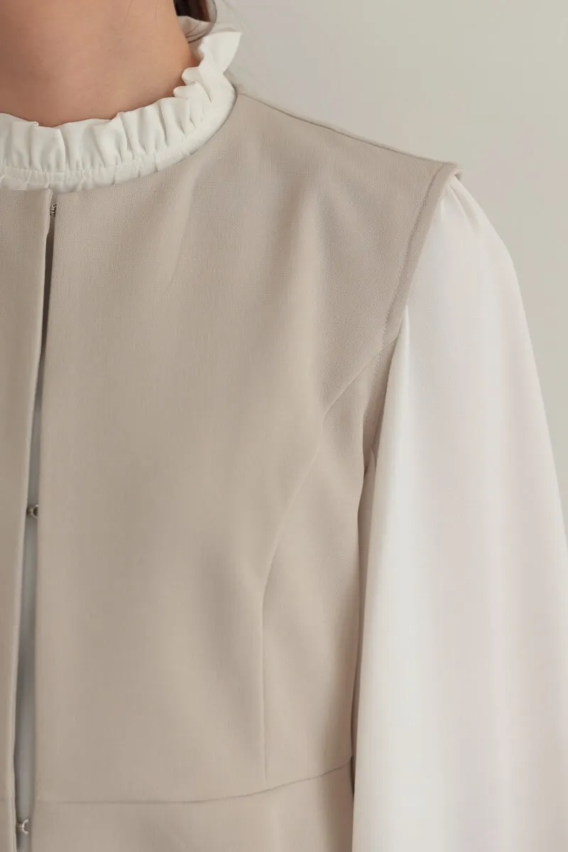 ベージュのクルーネックジレセレモニーセット