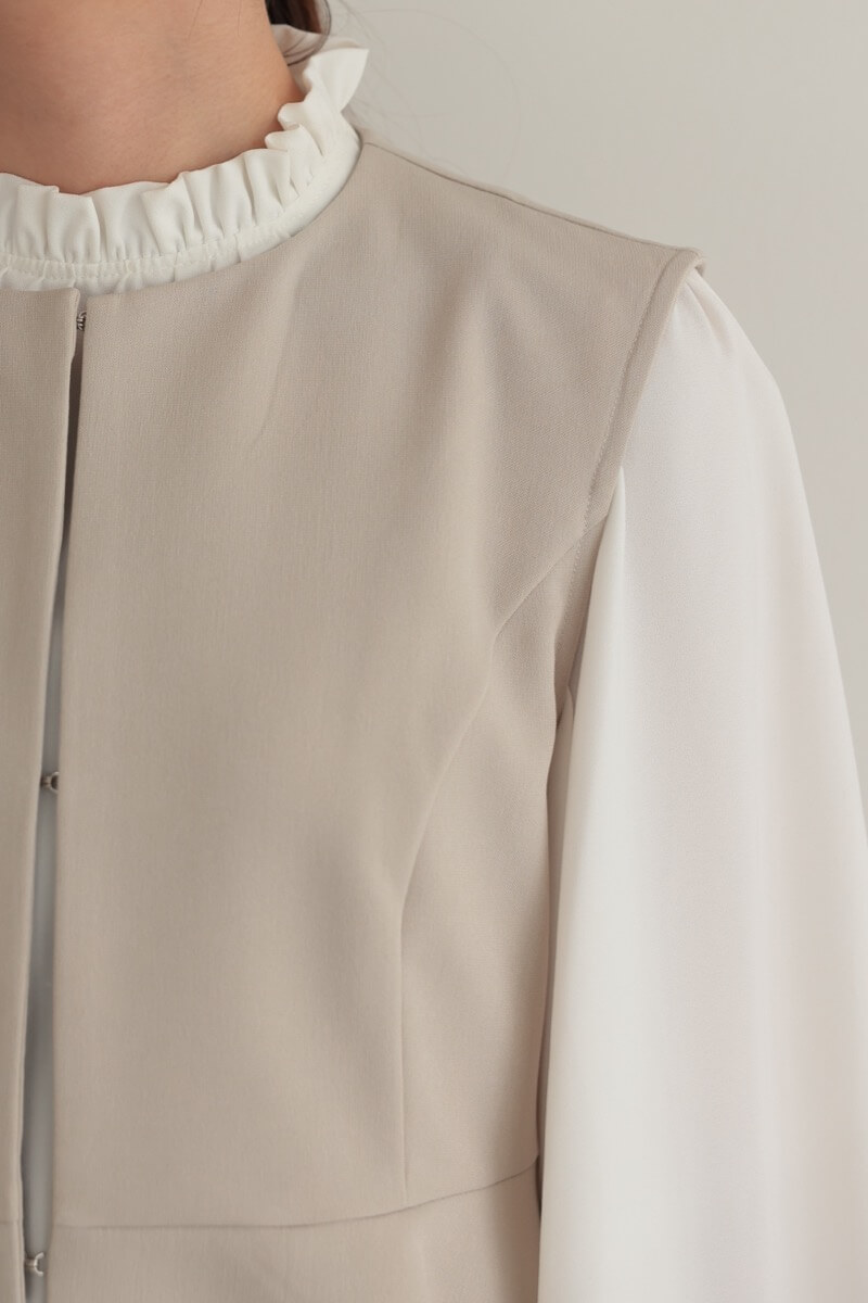 ベージュのクルーネックジレセレモニーセット