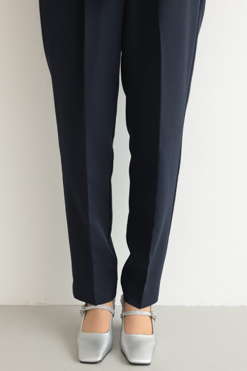 ネイビーのリボンペプラムセレモニースーツ