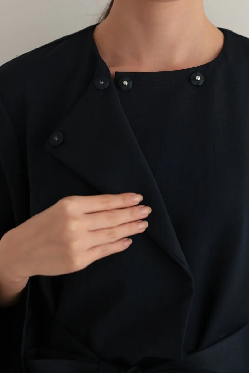 ネイビーのリボンペプラムセレモニースーツ