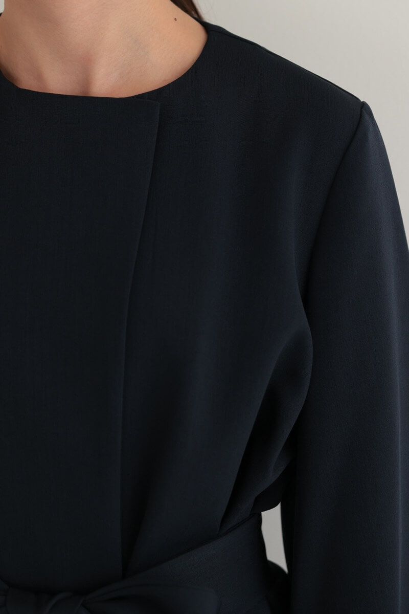 ネイビーのリボンペプラムセレモニースーツ