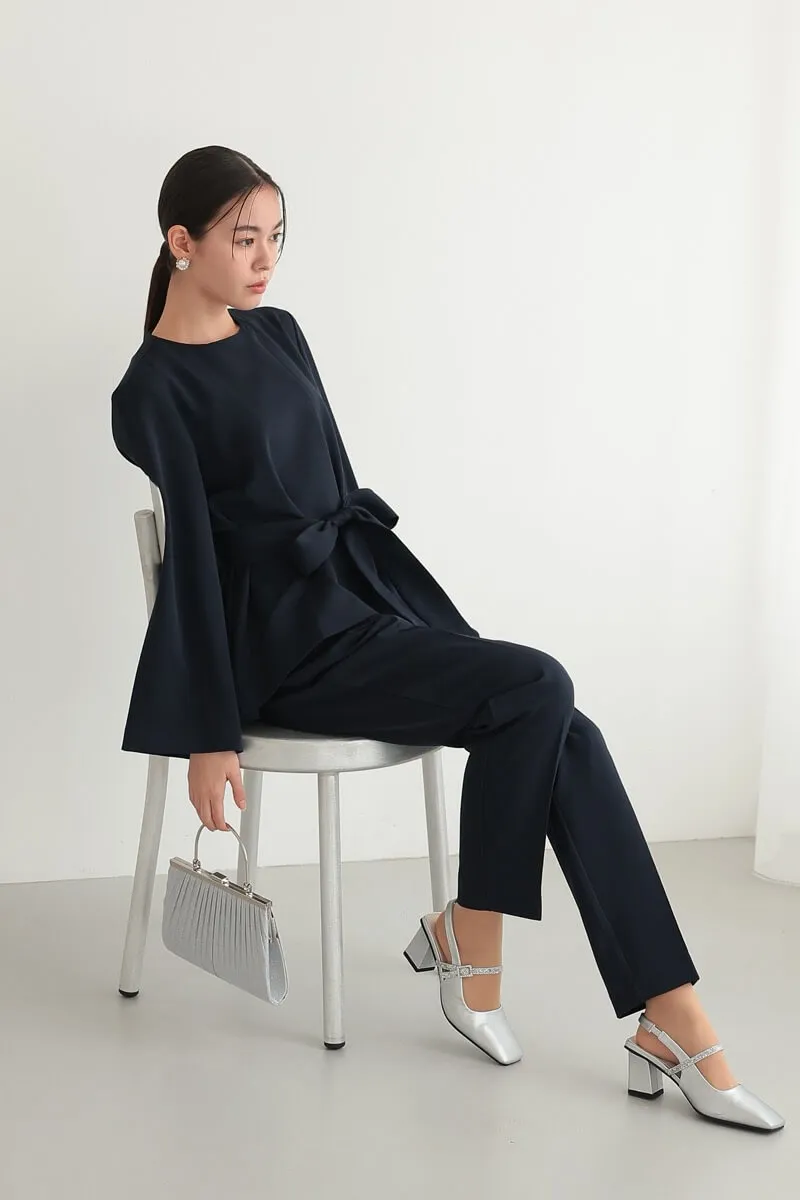 ネイビーのリボンペプラムセレモニースーツ