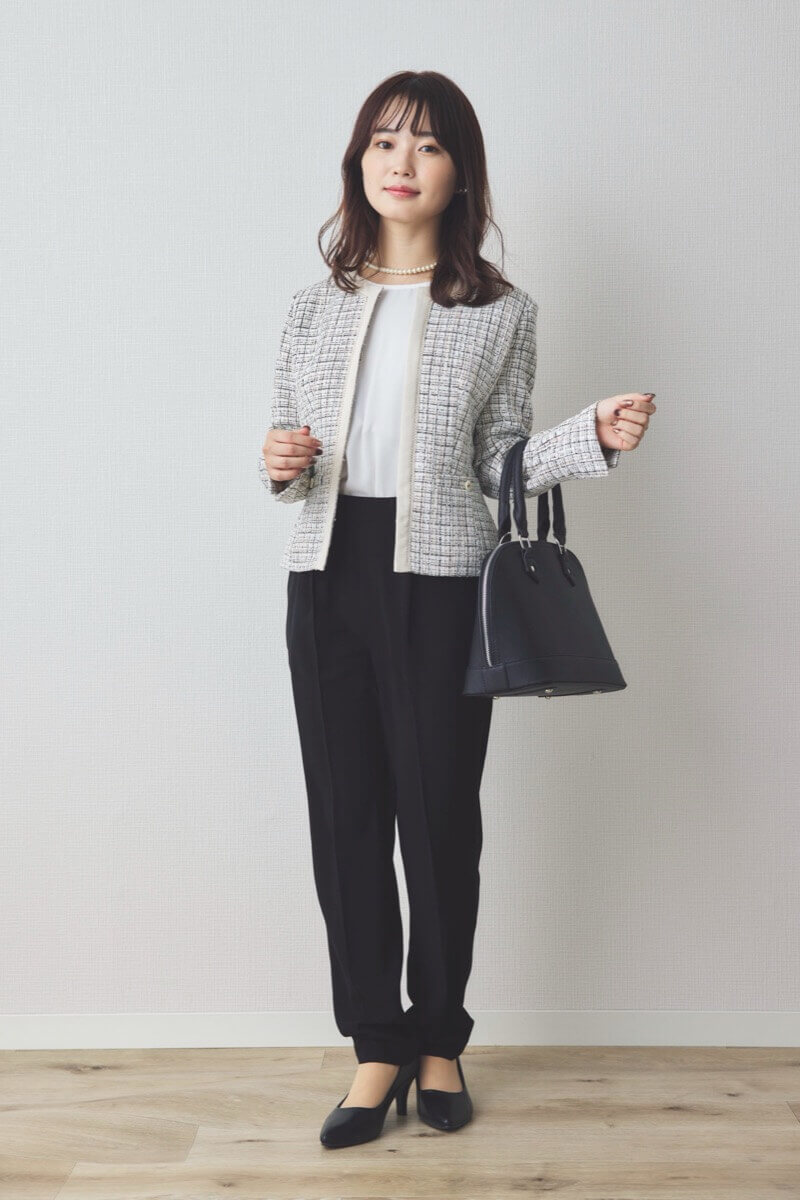 ホワイトのツイードコンビテーパードパンツセレモニースーツセット