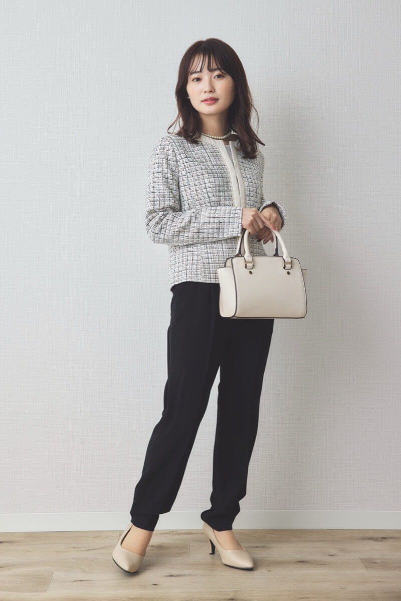 ホワイトのツイードコンビテーパードパンツセレモニースーツセット