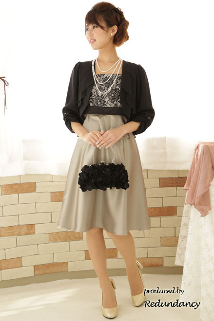 ゴールドのハイウエスト切替サテンドレス