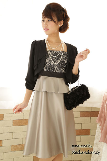 ゴールドのハイウエスト切替サテンドレス