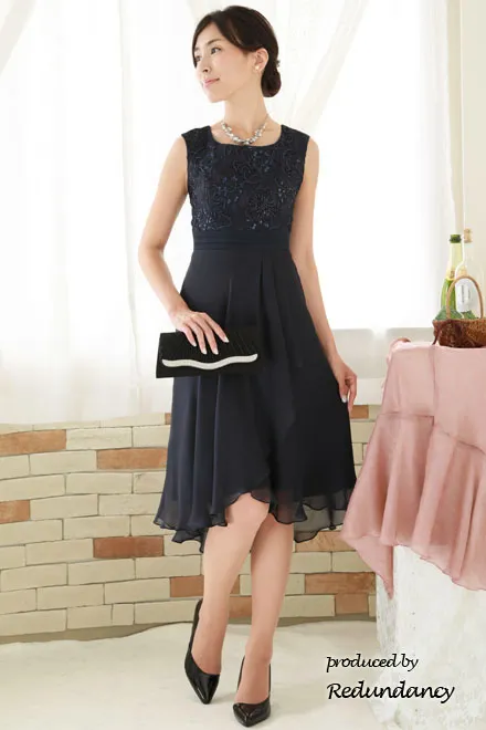 ネイビーのエンブロイダリーレース×シフォンドレス