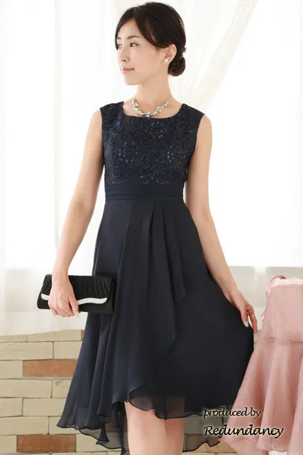 ネイビーのエンブロイダリーレース×シフォンドレス