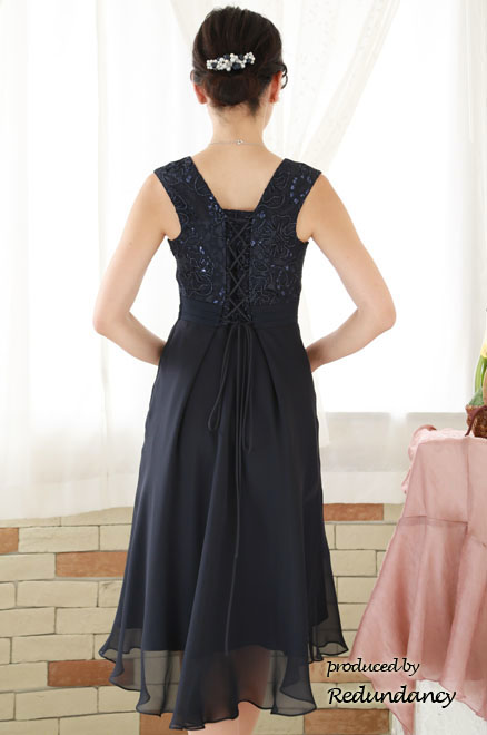 ネイビーのエンブロイダリーレース×シフォンドレス