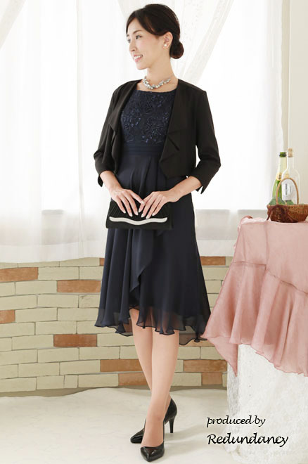 ネイビーのエンブロイダリーレース×シフォンドレス