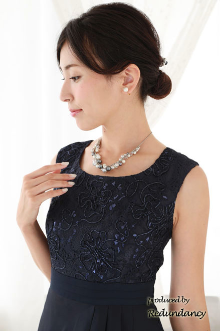 ネイビーのエンブロイダリーレース×シフォンドレス