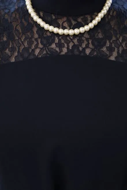 ネイビーのデコルテレースハイネックドレス