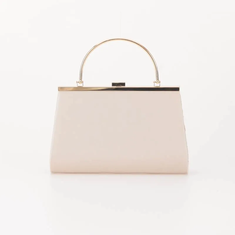 ベージュの刺しゅうレースがま口バッグ