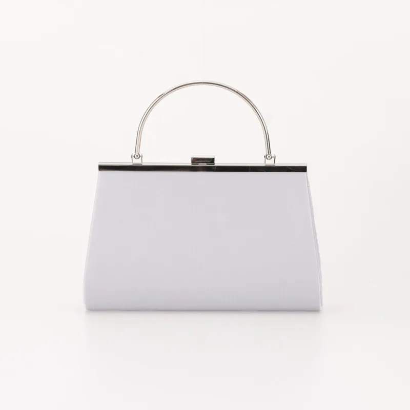 シルバーの刺しゅうレースがま口バッグ