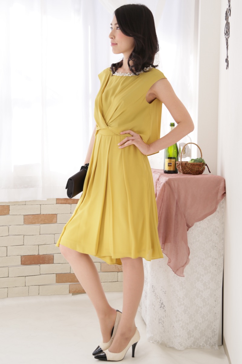 マスタードイエローのビジュー付きガウチョパンツドレス
