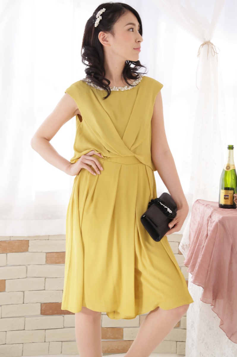 マスタードイエローのビジュー付きガウチョパンツドレス