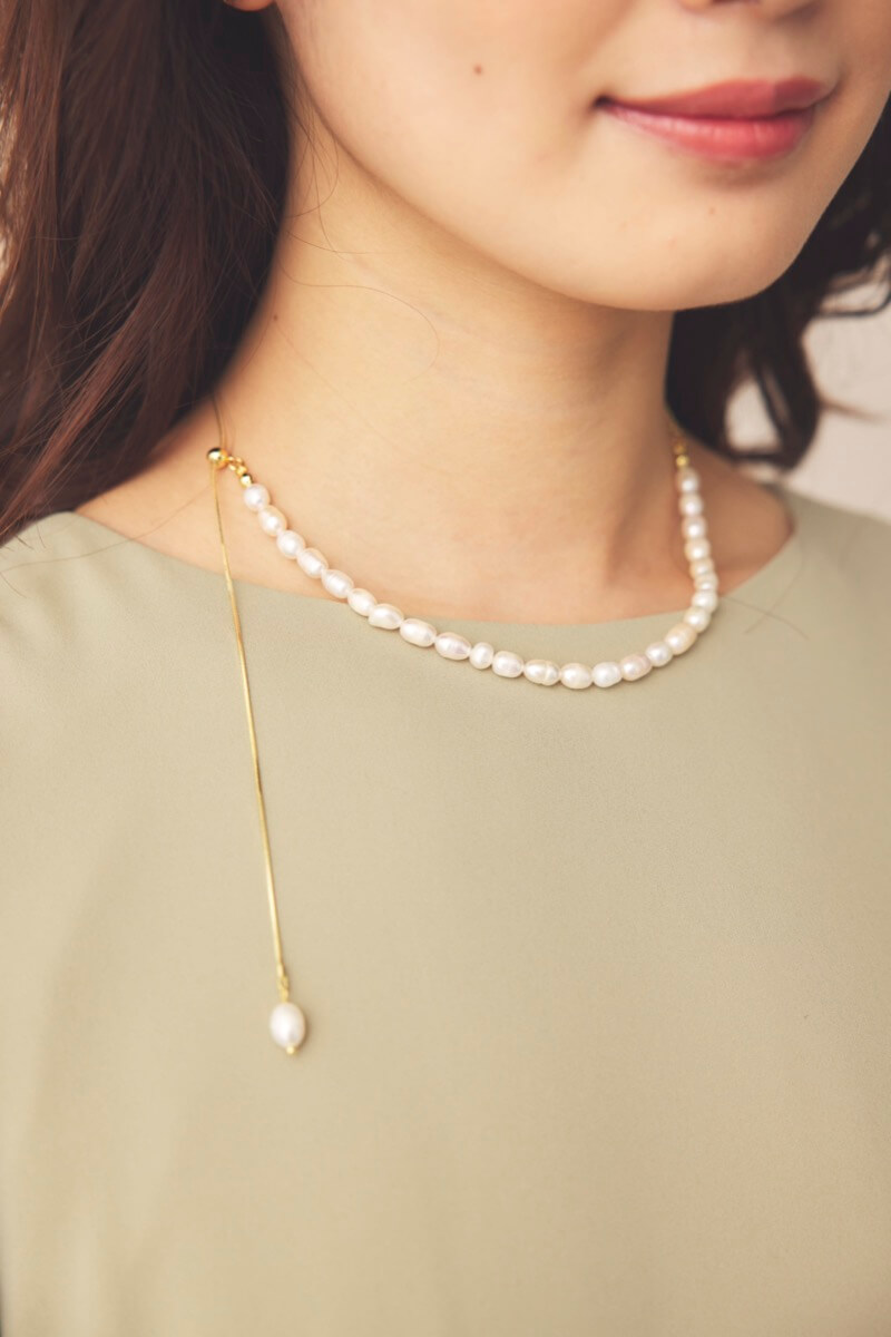 ゴールドチェーンのポイントパールネックレス