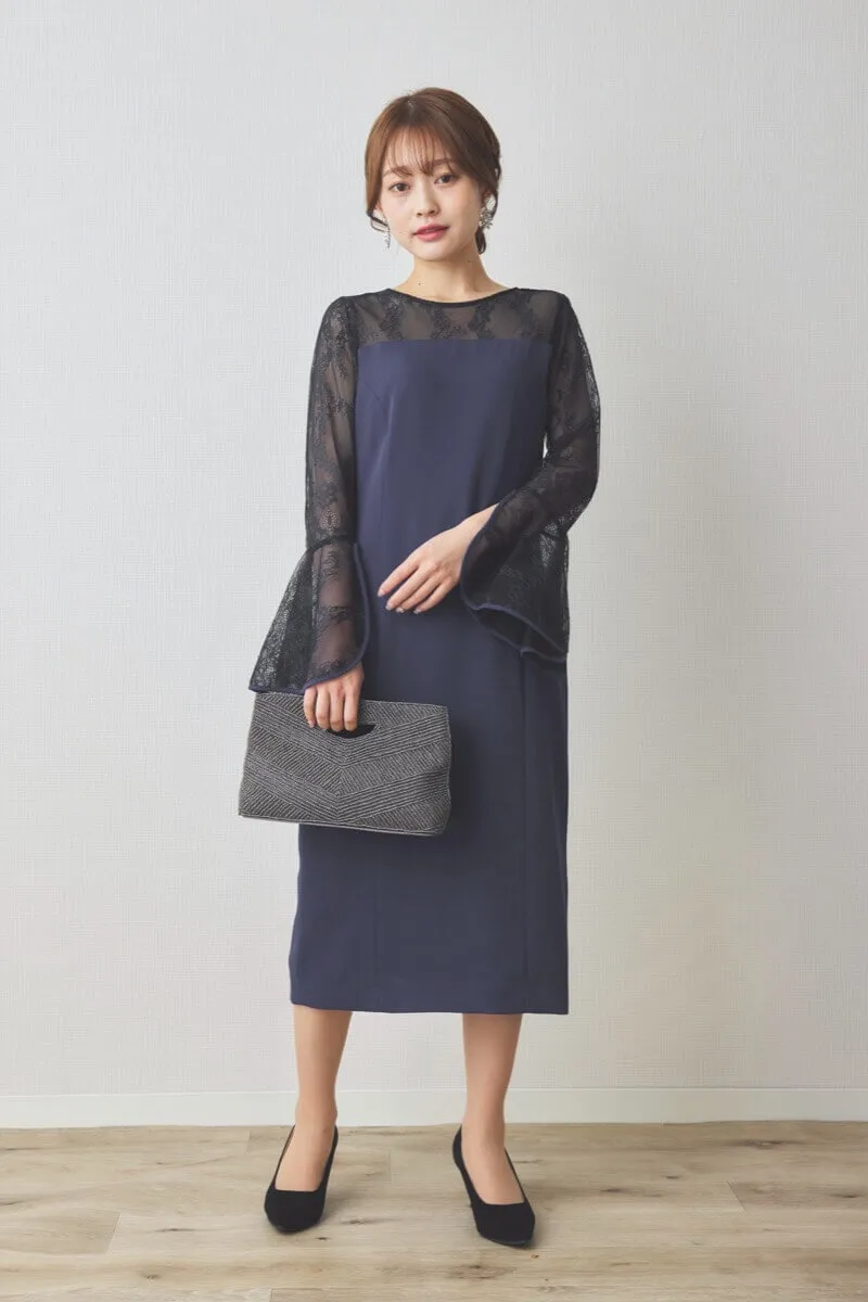 ダークグレーのビーズクラッチバッグ