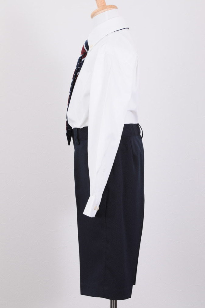 ネイビーのスタイリッシュキッズスーツセット