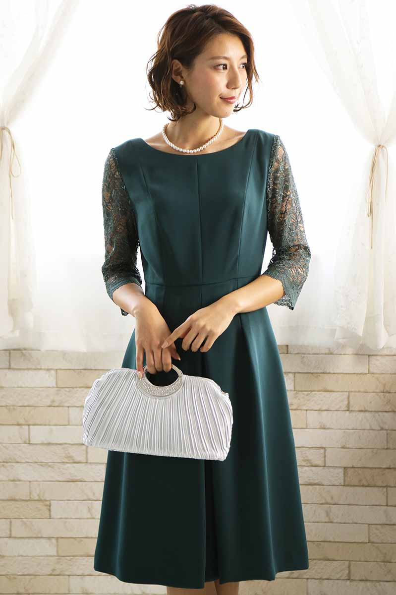 グリーンのレーススリーブドレス
