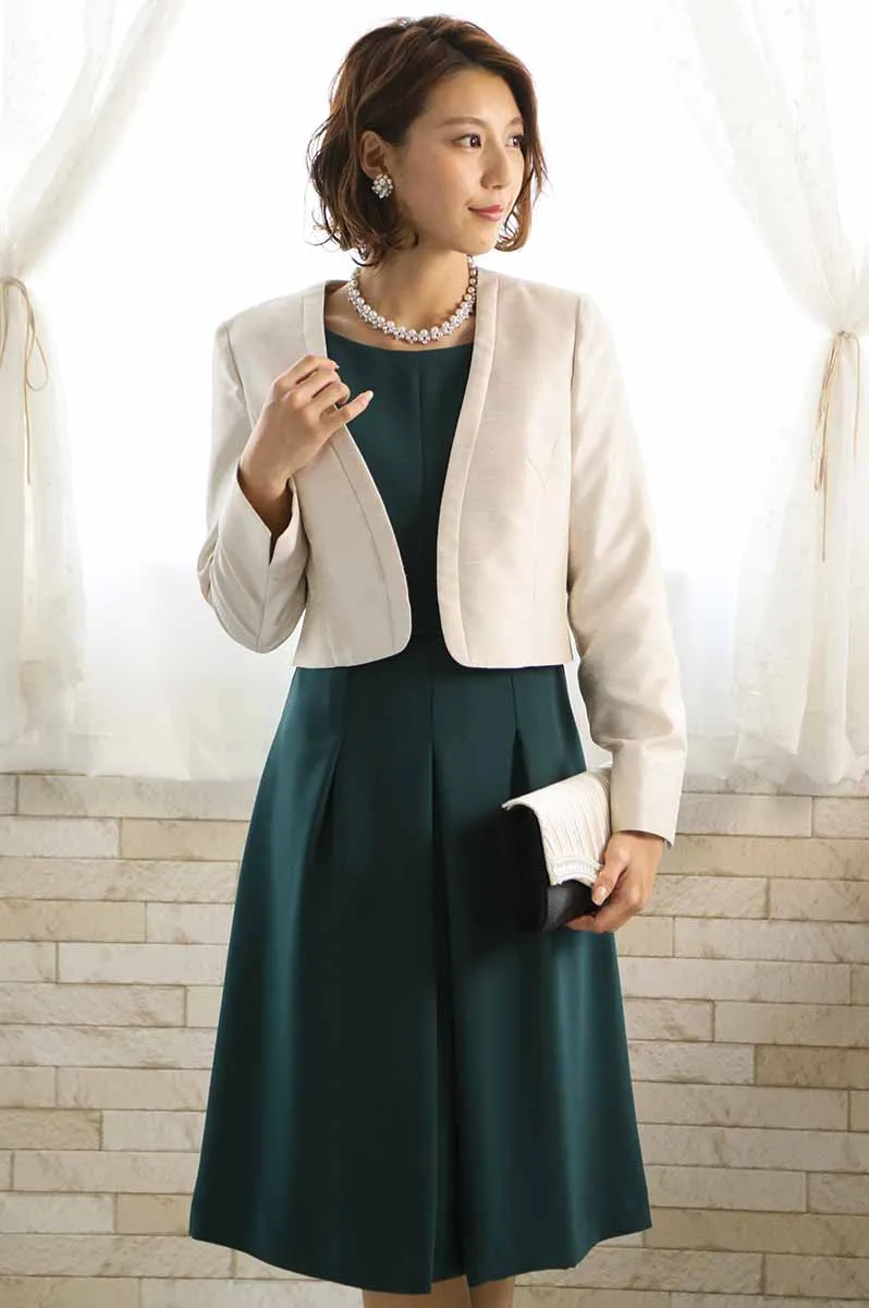 グリーンのレーススリーブドレス