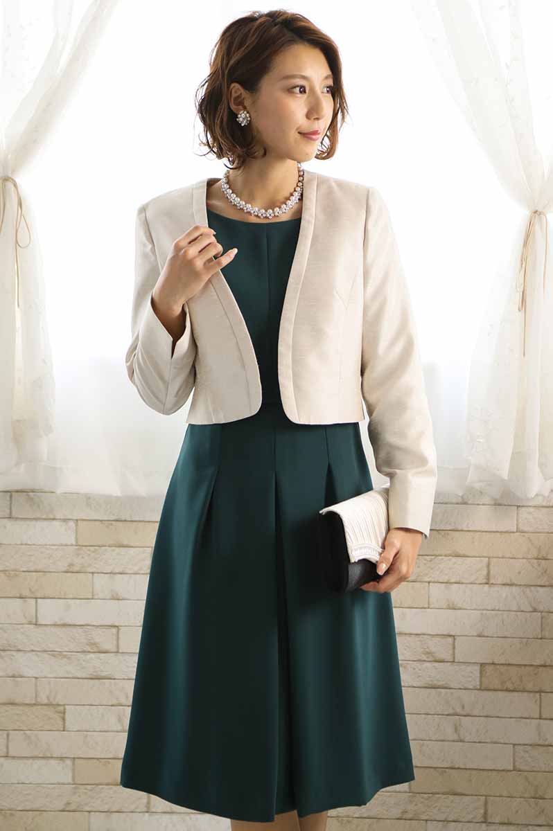 グリーンのレーススリーブドレス