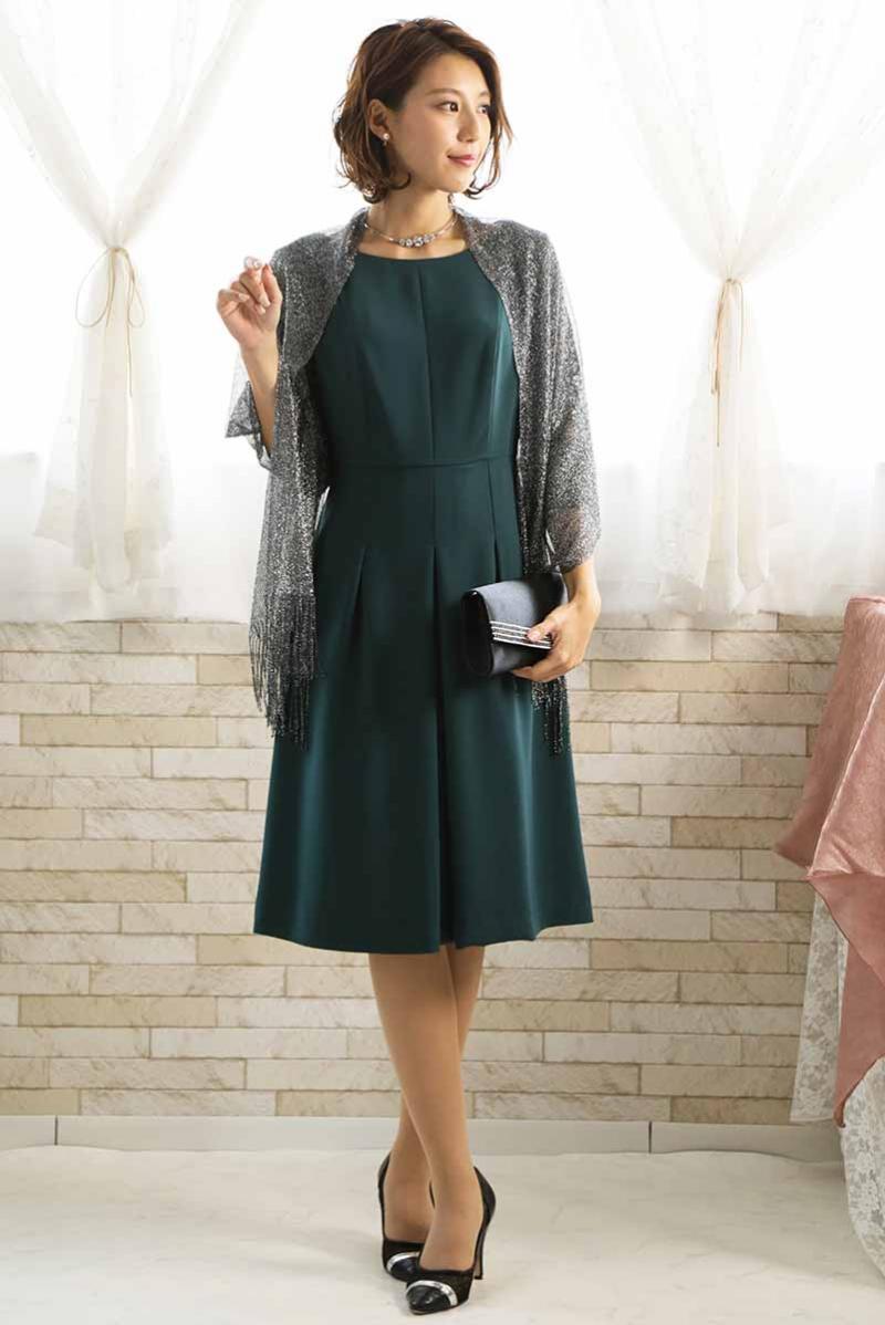 グリーンのレーススリーブドレス