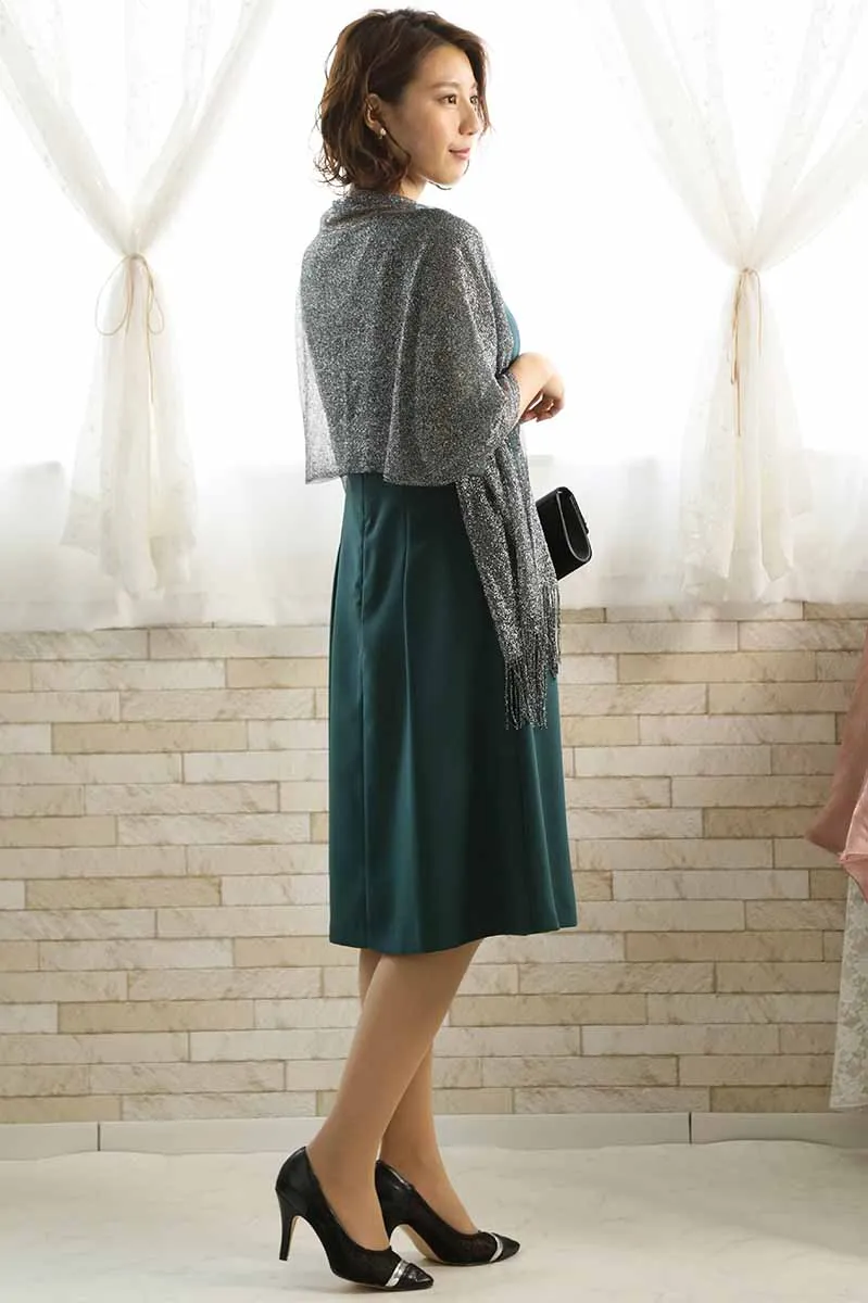 グリーンのレーススリーブドレス