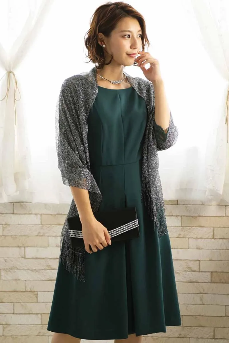 グリーンのレーススリーブドレス