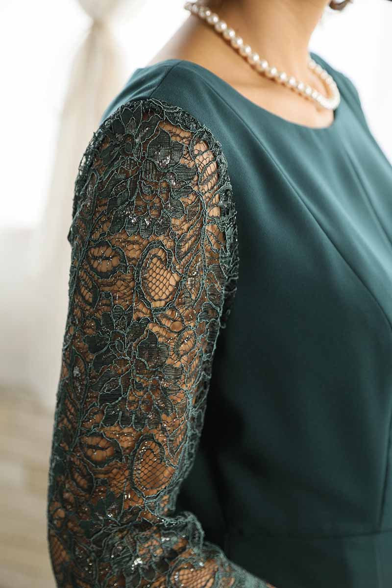 グリーンのレーススリーブドレス