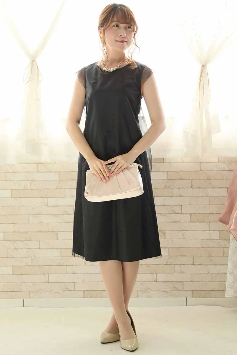 ブラックのバックリボン付きチュールドレス