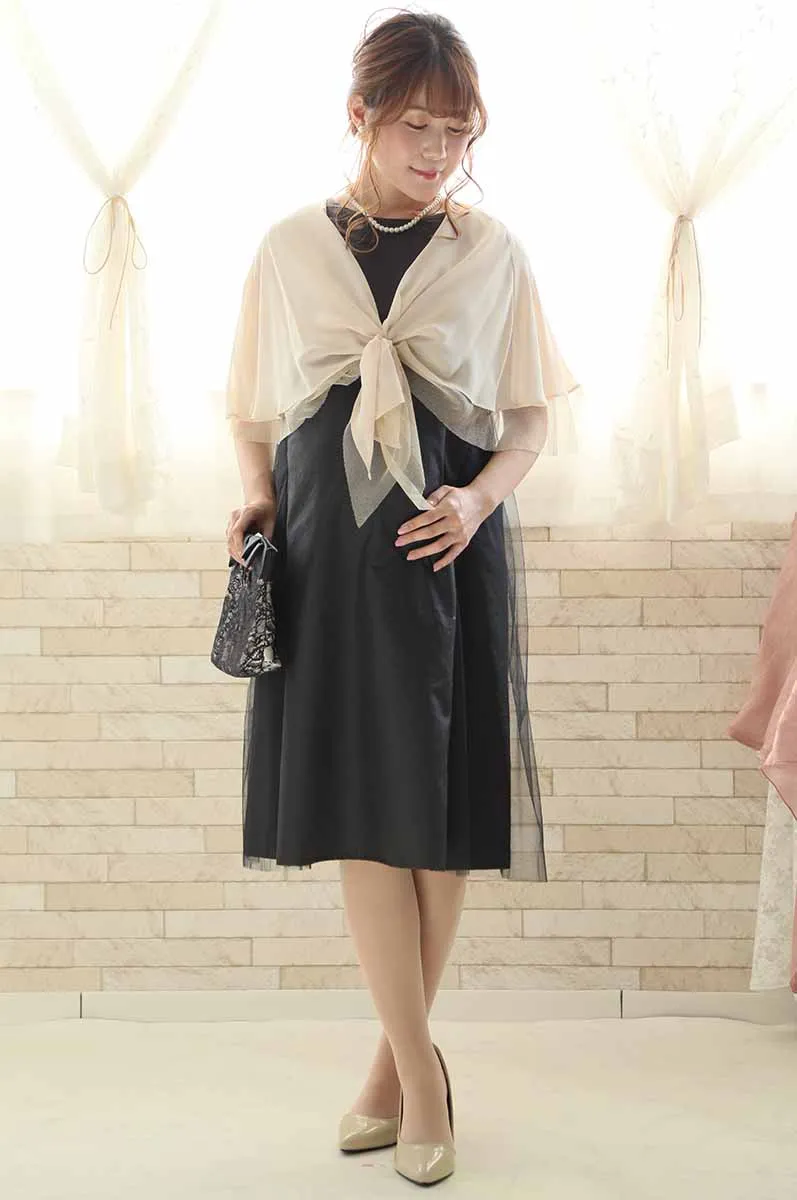 ブラックのバックリボン付きチュールドレス