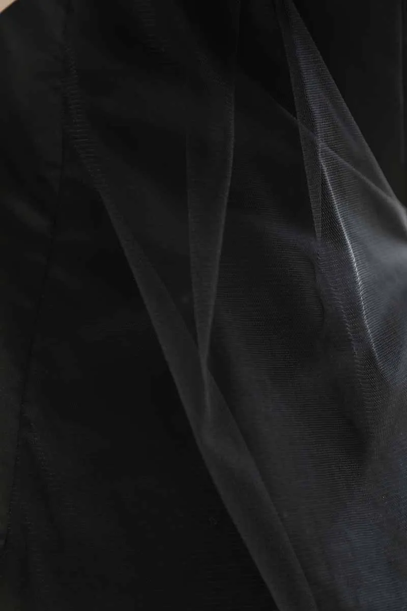 ブラックのバックリボン付きチュールドレス