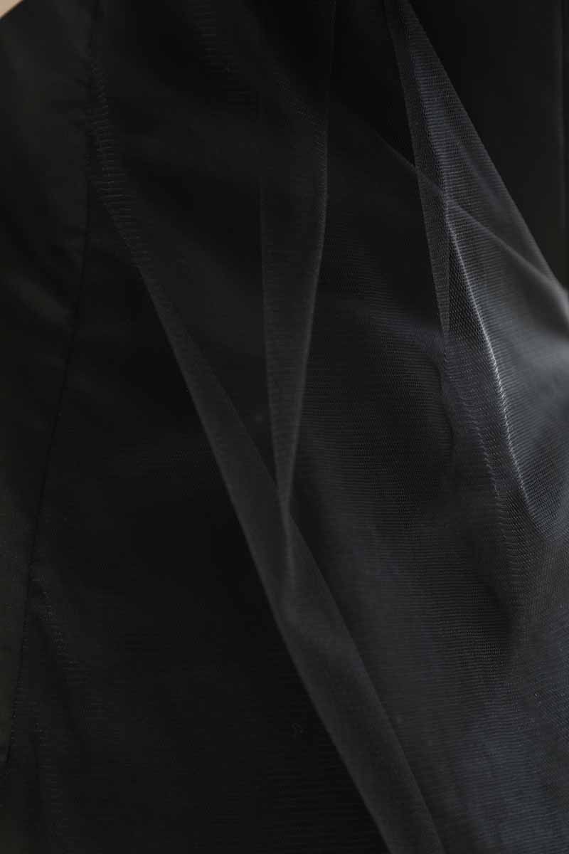 ブラックのバックリボン付きチュールドレス