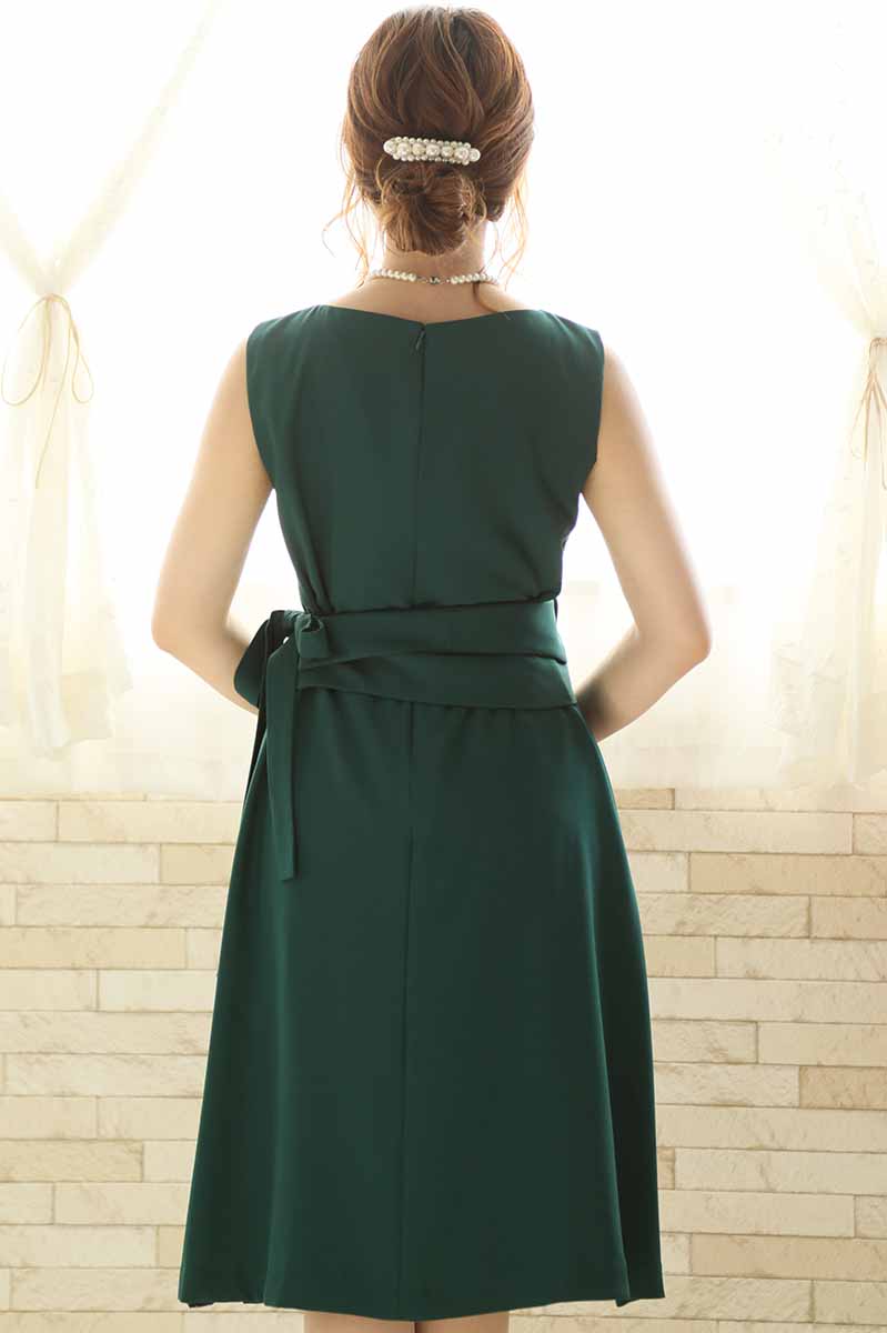 グリーンのウエストリボンサイドレースドレス