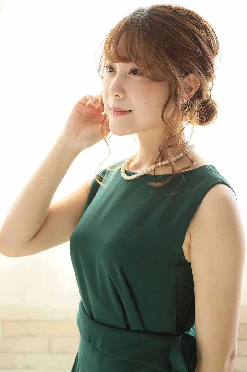 グリーンのウエストリボンサイドレースドレス