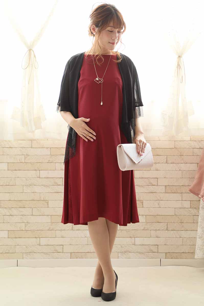レッドのサイドスリット入りウエストリボン付きドレス