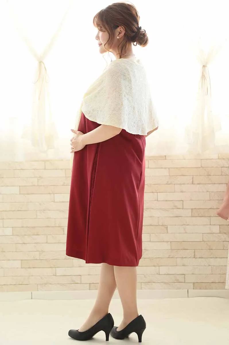 レッドのサイドスリット入りウエストリボン付きドレス