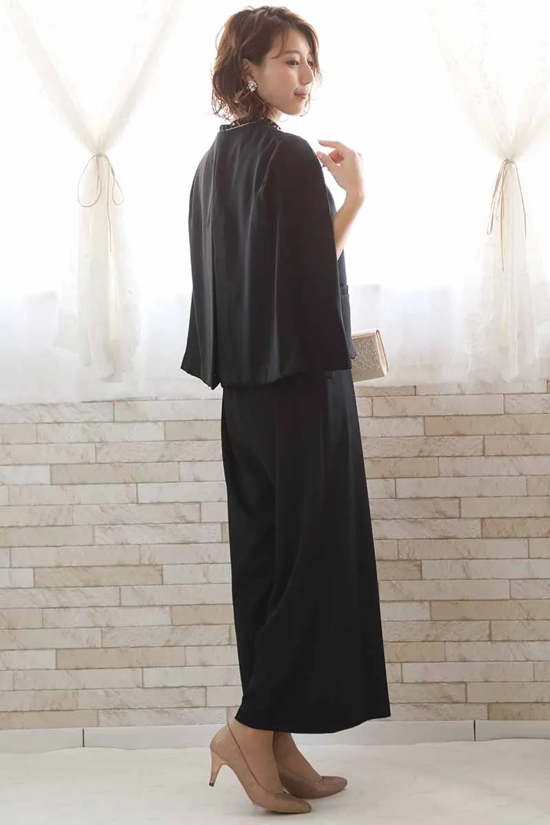 ブラックのノータックパンツドレス